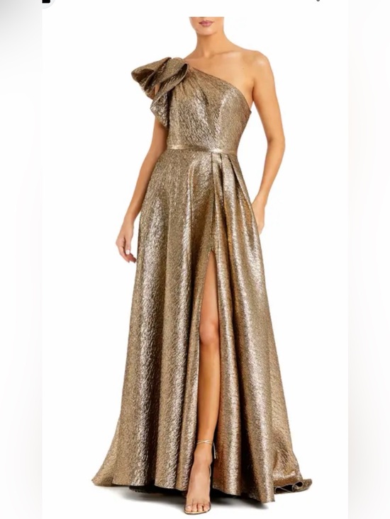 Mac Duggal Dresses & Skirts - NWOT Mac Duggal One Shoulder Gold Evening Dress w/ front slit - size 0
